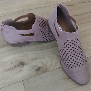 Dusty pink suede booties